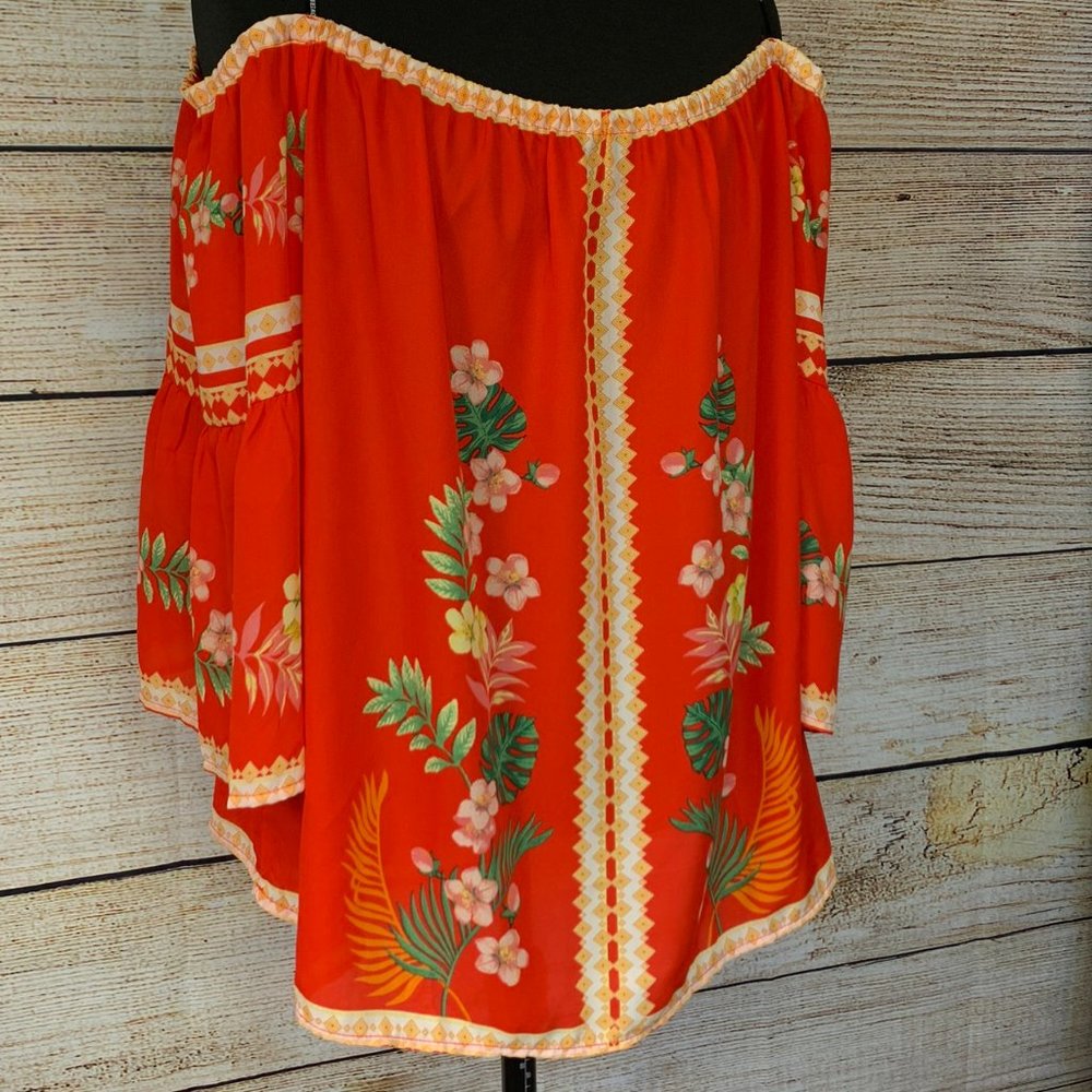 Flower & Feather Strapless Blouse w/ Bell Sleeve
